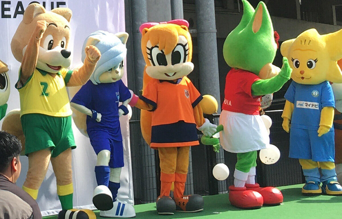 セレモニーでは大人しかったミーヤ(中心)だったが…