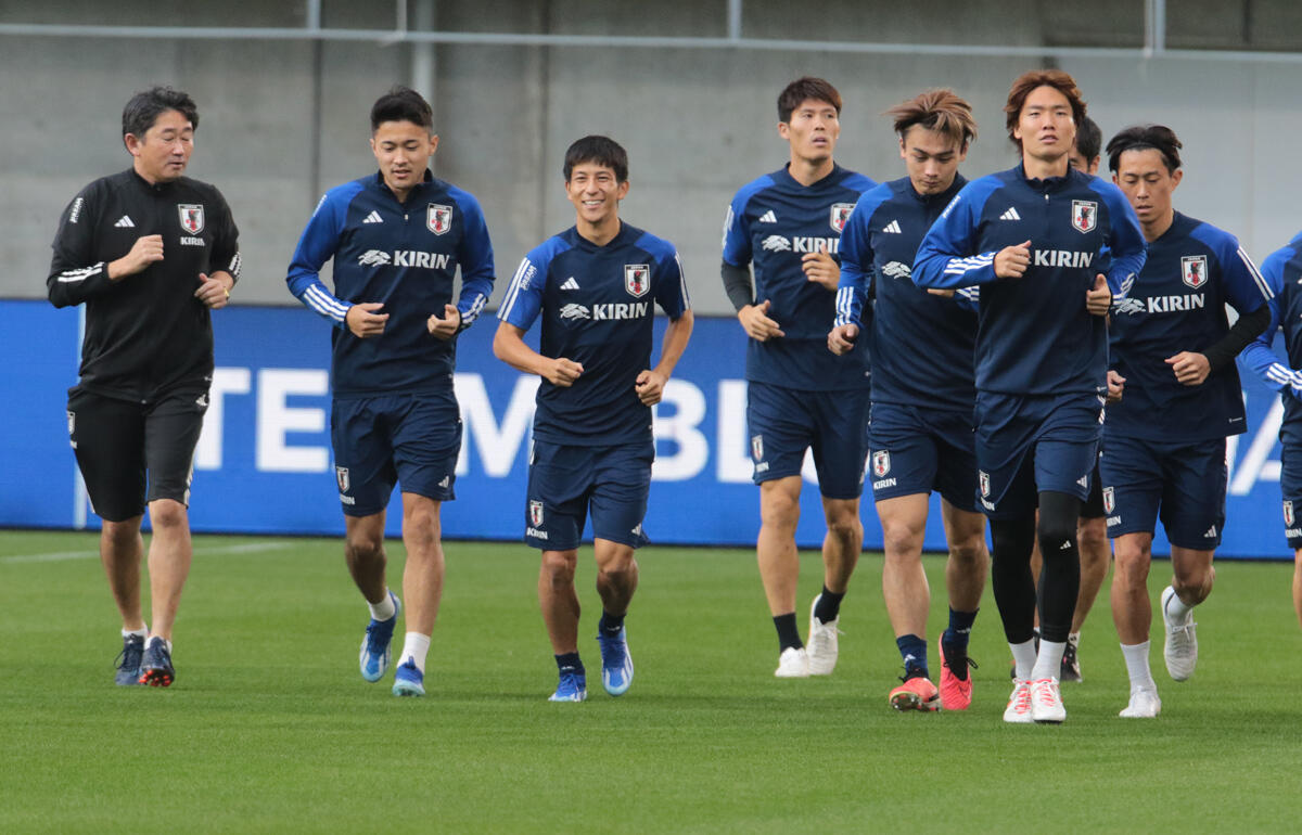 全体練習に合流した日本代表初招集の奥抜侃志(中央)