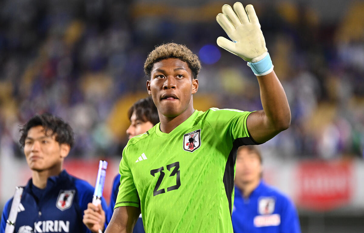 守護神としてクリーンシートを達成した鈴木彩艶