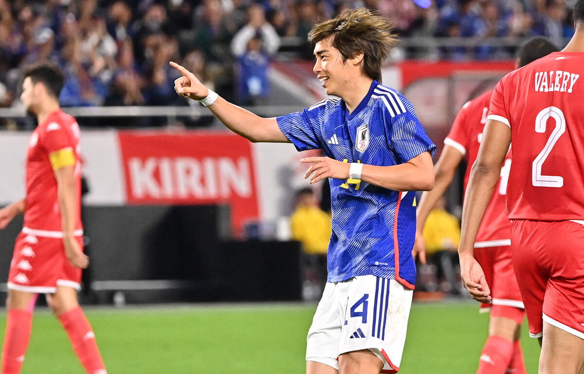 久保建英からのアシストで追加点を決めた伊東純也