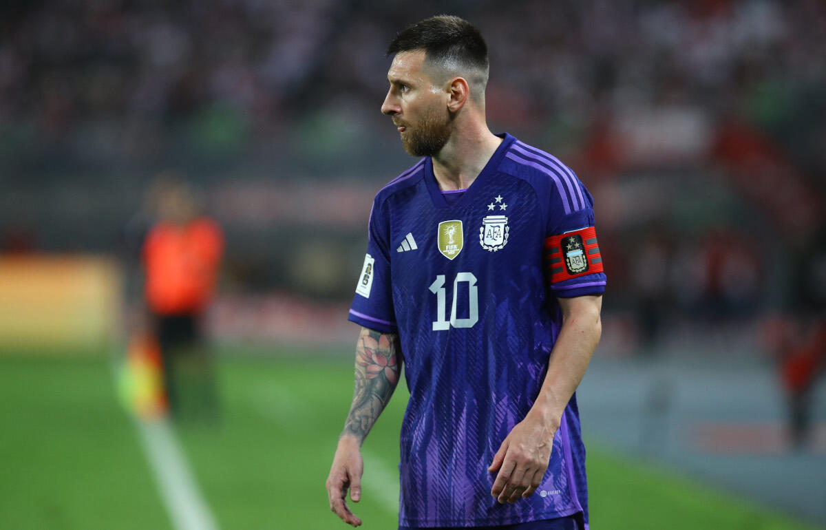 ネイマールにエールを送ったメッシ