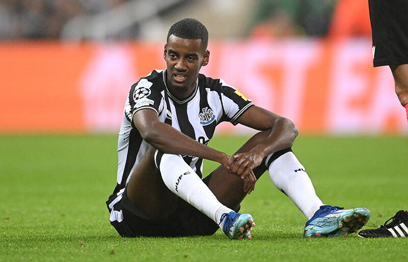 ドルトムント戦では前半途中で負傷交代となったFWアレクサンダー・イサク