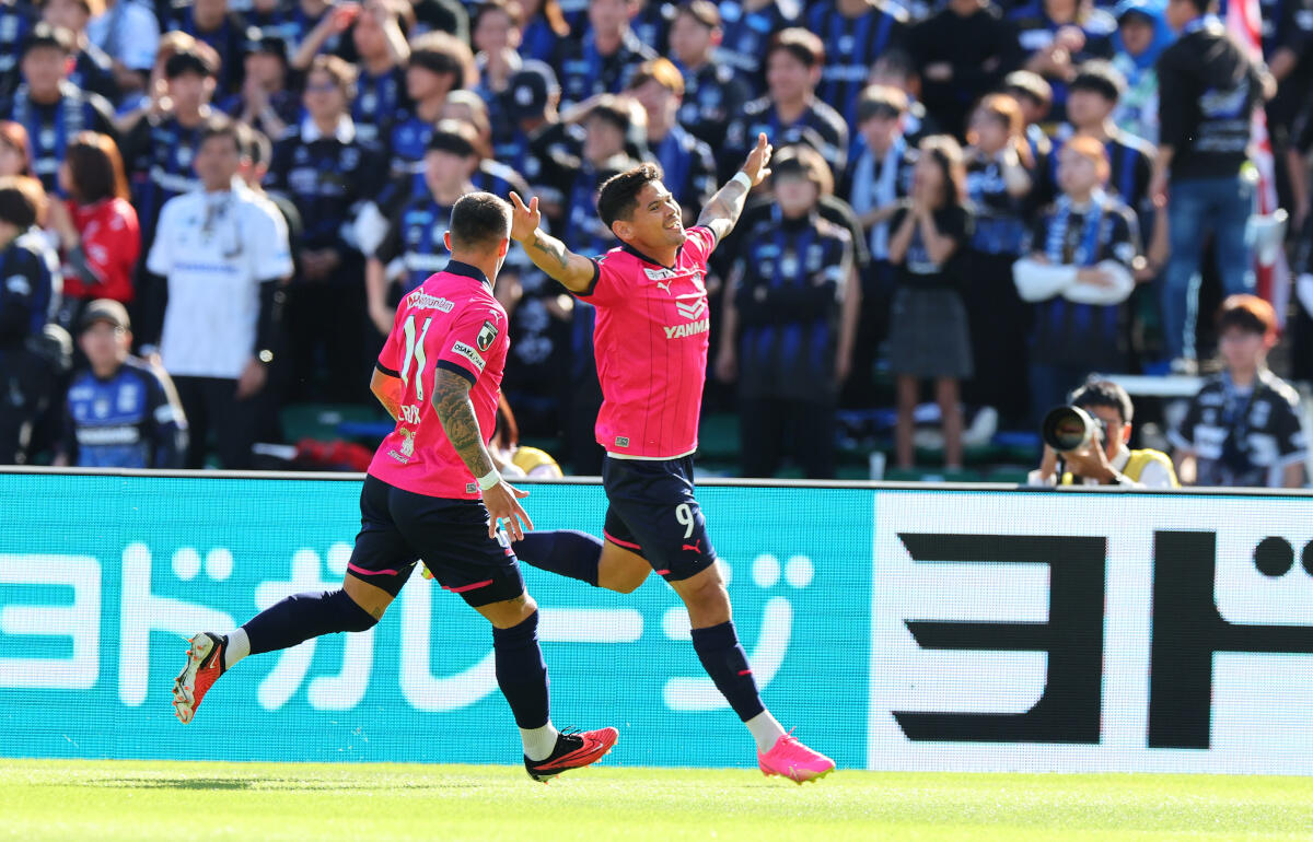 先制点を決めたレオ・セアラ