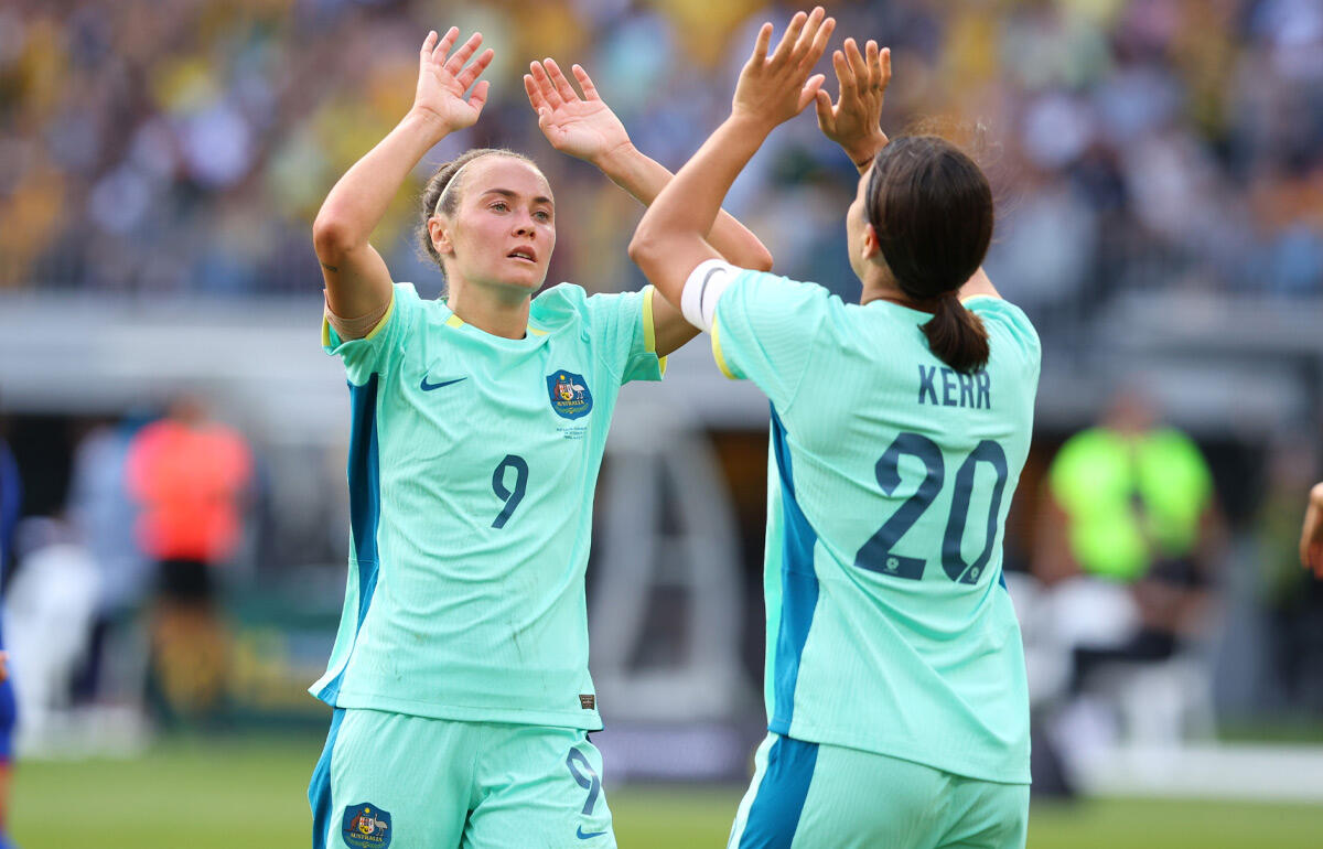 ハットトリックを達成したフォード(左)とカー(右)