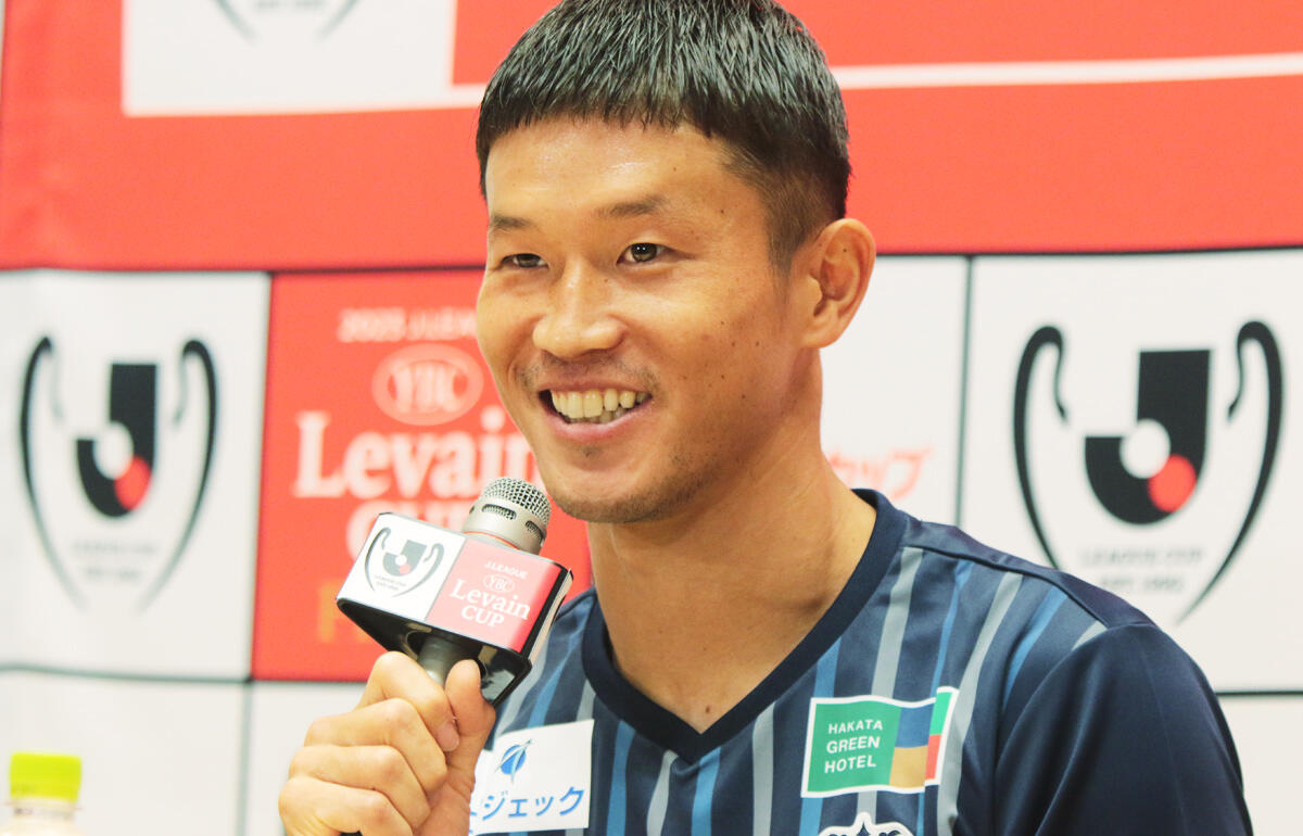 決勝前日会見に臨んだ福岡のキャプテン奈良竜樹