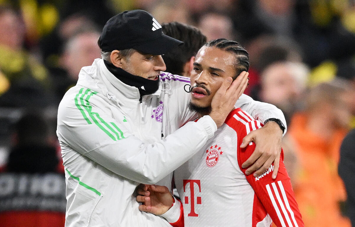 ドルトムント戦の勝利を喜んだトゥヘル監督(左)