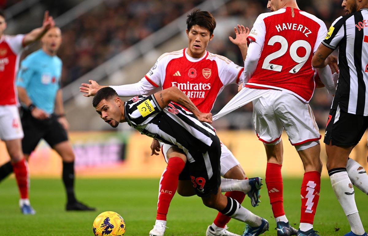 左右のサイドバックでフル出場した冨安健洋