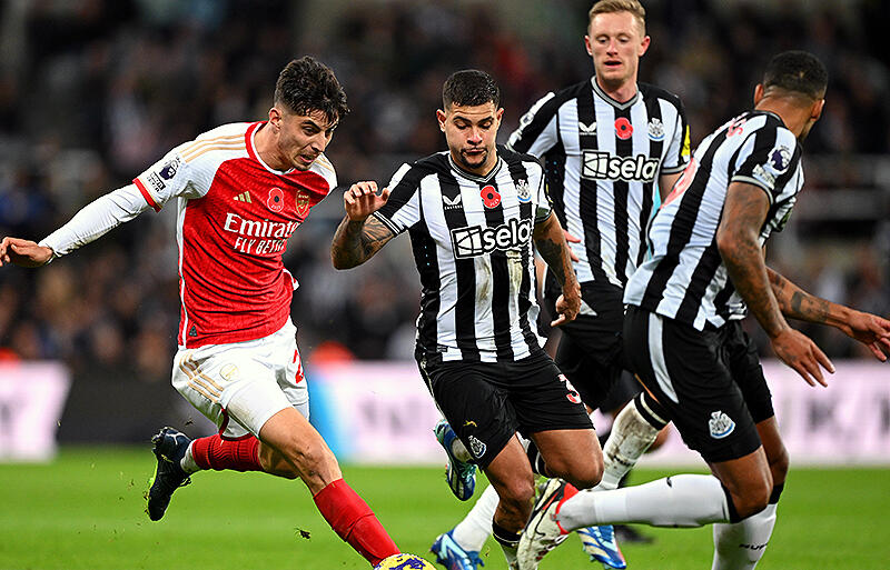 ウィロックと共に人種差別的虐待行為の被害にあったブルーノ・ギマランイス