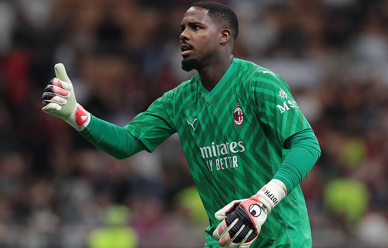 ミランとの契約延長に前向きと伝えられるGKマイク・メニャン