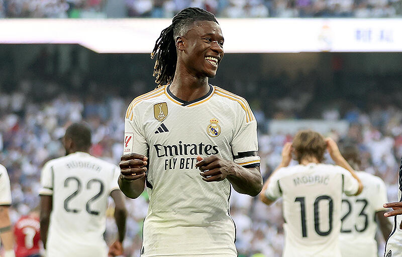 カマヴィンガがマドリーとの新契約にサイン