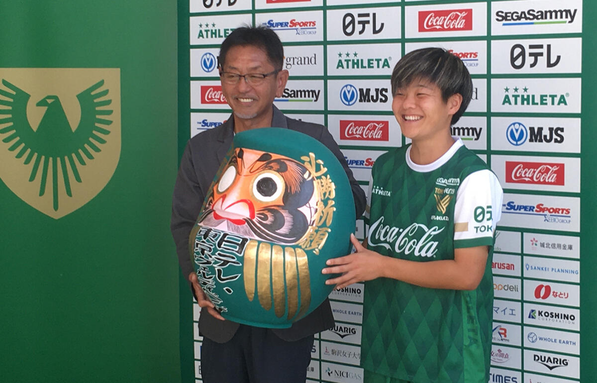 開幕戦への意気込みを語った東京NB松田岳夫監督と村松智子