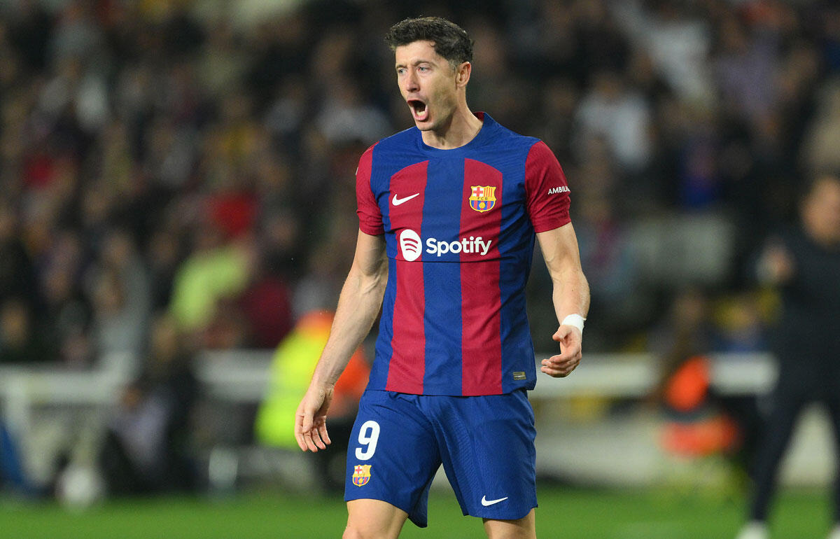 ヤマルとの握手拒否が疑われたレヴァンドフスキ