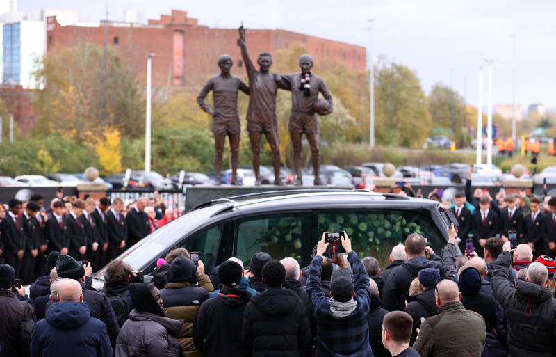 死去したチャールトン氏の葬儀が執り行われた。