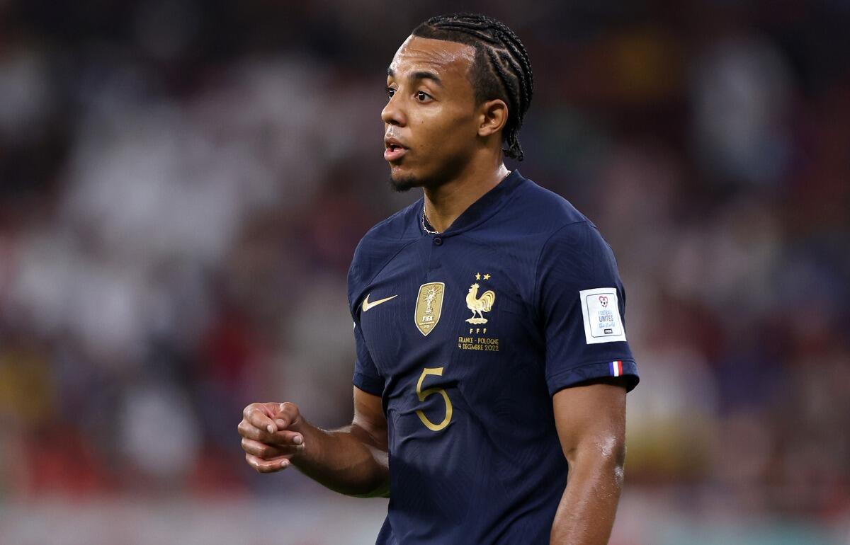 サッカー界きってのファッショニスタであるジュール・クンデ