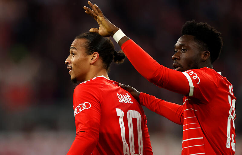 他クラブから関心を寄せられるFWレロイ・サネ(左)とアルフォンソ・デイビス(右)