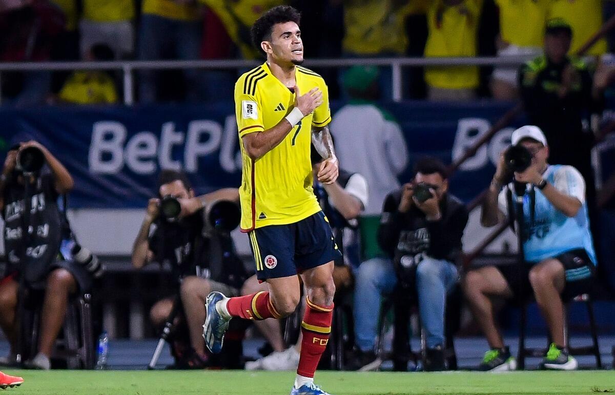 ゴールを捧げるコロンビア代表FWルイス・ディアス