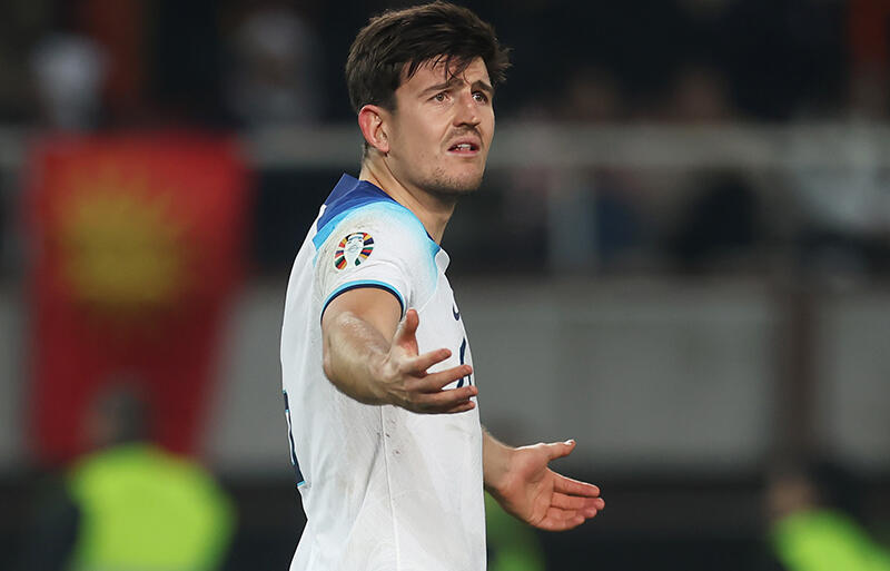 判定への異議を唱えるDFハリー・マグワイア