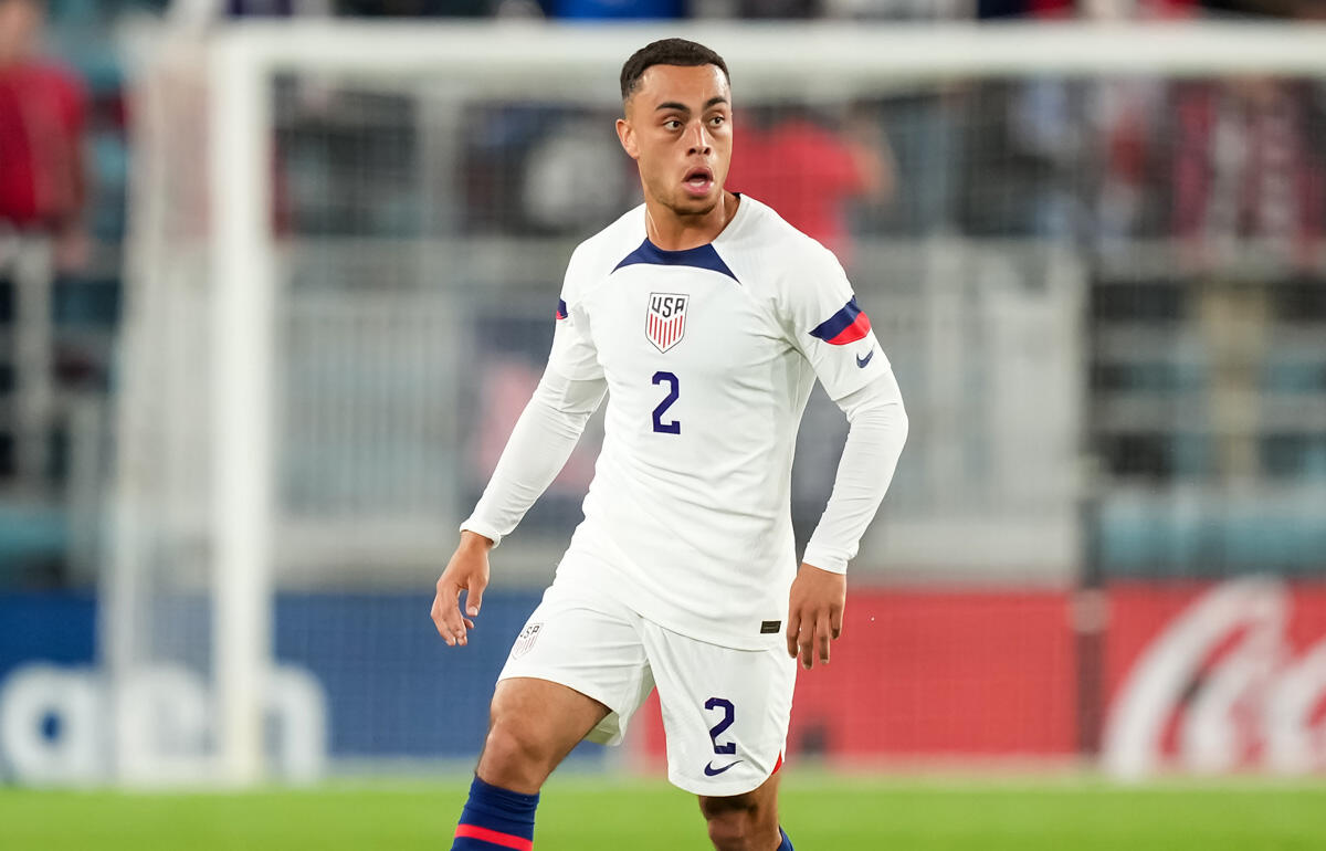 続けざまのイエローカードで退場処分となったセルジーニョ・デスト