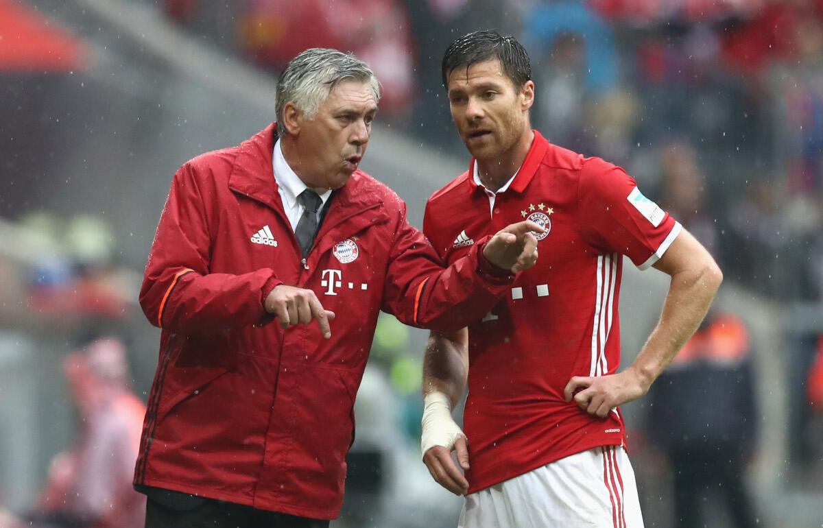 選手時代にアンチェロッティ監督の指導を仰いだシャビ・アロンソ監督