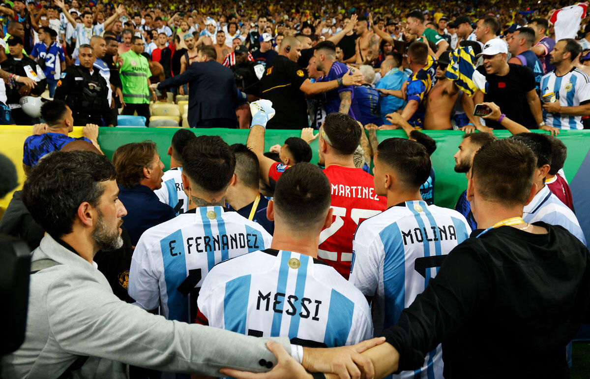 ブラジルvsアルゼンチンの前にサポーターが乱闘