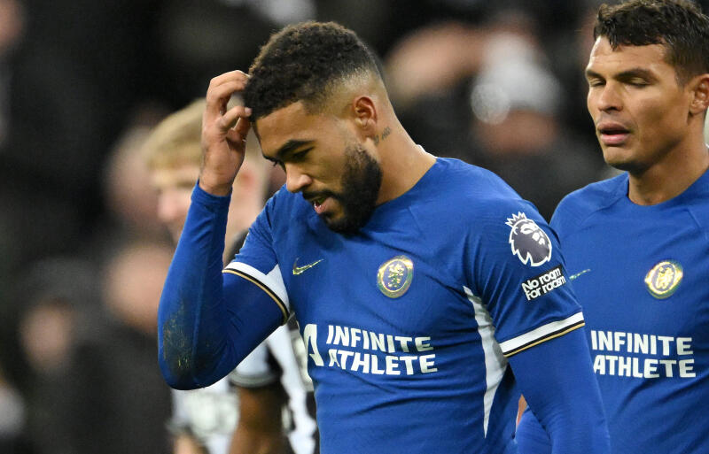 ニューカッスル戦の55分、73分にイエローカードを受けて退場に。