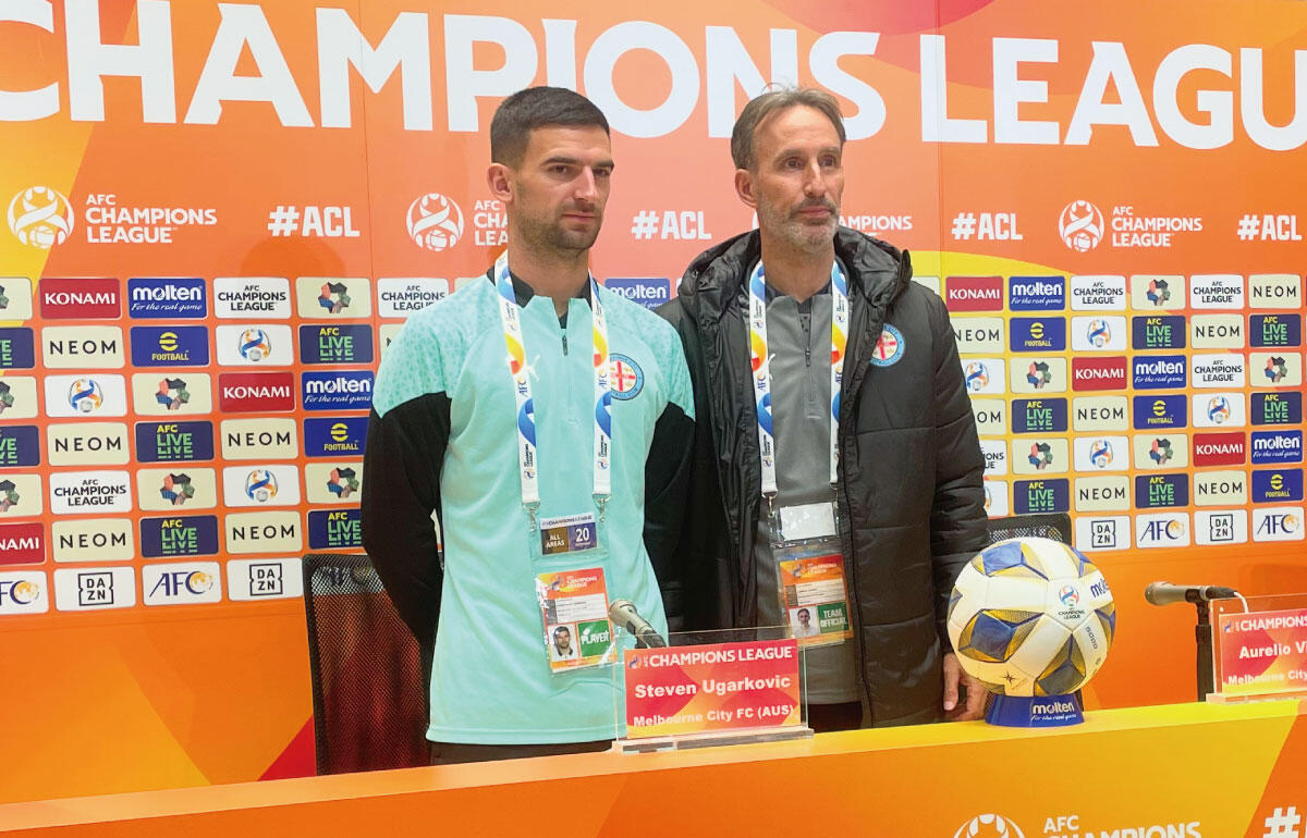 メルボルン・シティのMFウガルコビッチとヴィドマー監督