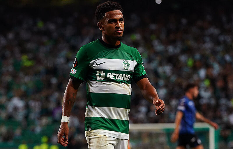 交通事故に巻き込まれたエドワーズ