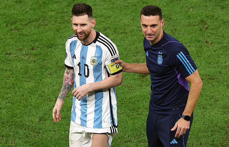 スカローニ監督と教え子メッシ