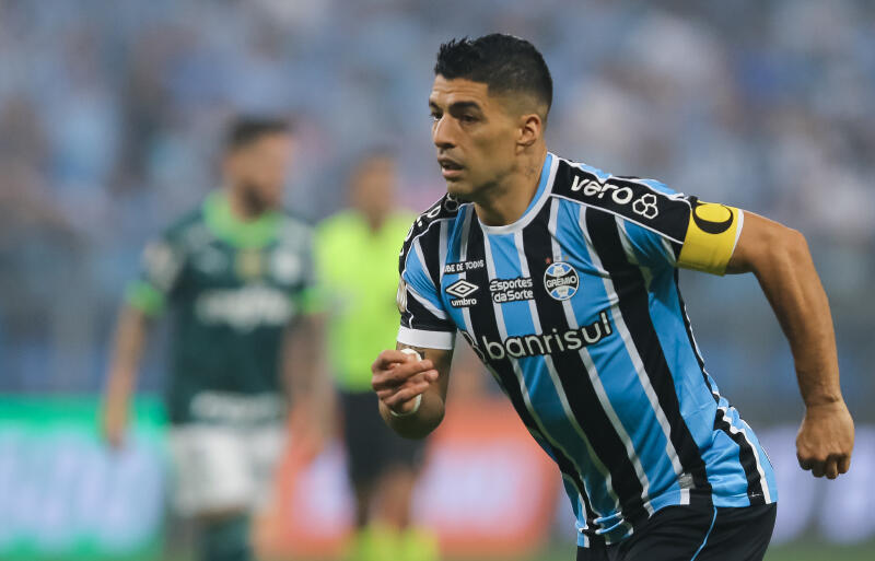 アメリカでメッシと再開が噂のスアレス。グレミオ退団の様相に。