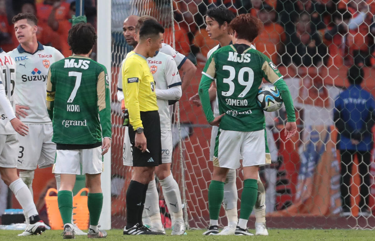 痛恨のPKを与えてしまった高橋祐治