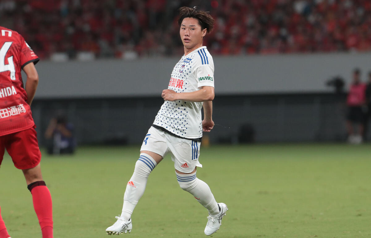 「ベストヤングプレーヤー賞」を受賞した新潟MF三戸舜介