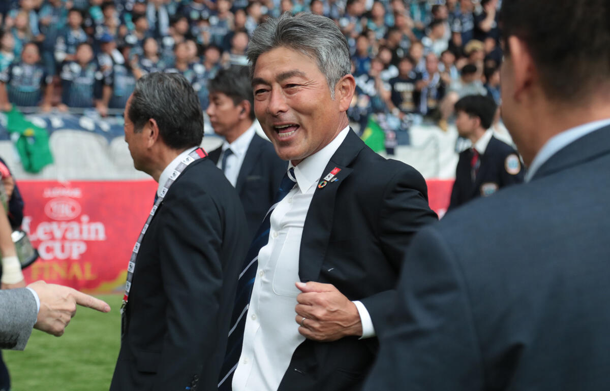 長谷部茂利監督が率いた福岡はクラブ最高位のJ1・7位でフィニッシュ