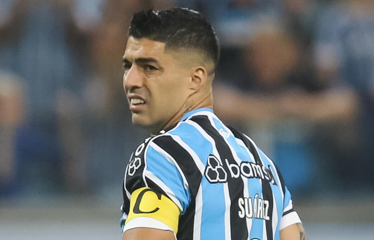 ヒザの痛みと戦っているスアレス