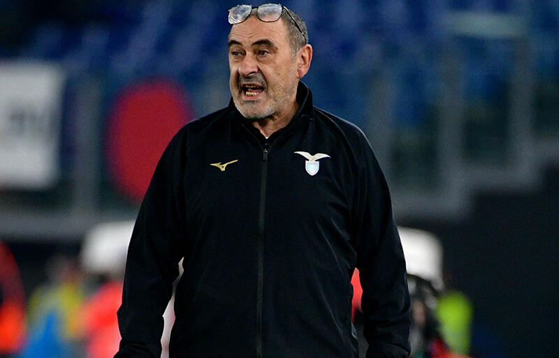 批判へのいら立ちを見せるマウリツィオ・サッリ監督