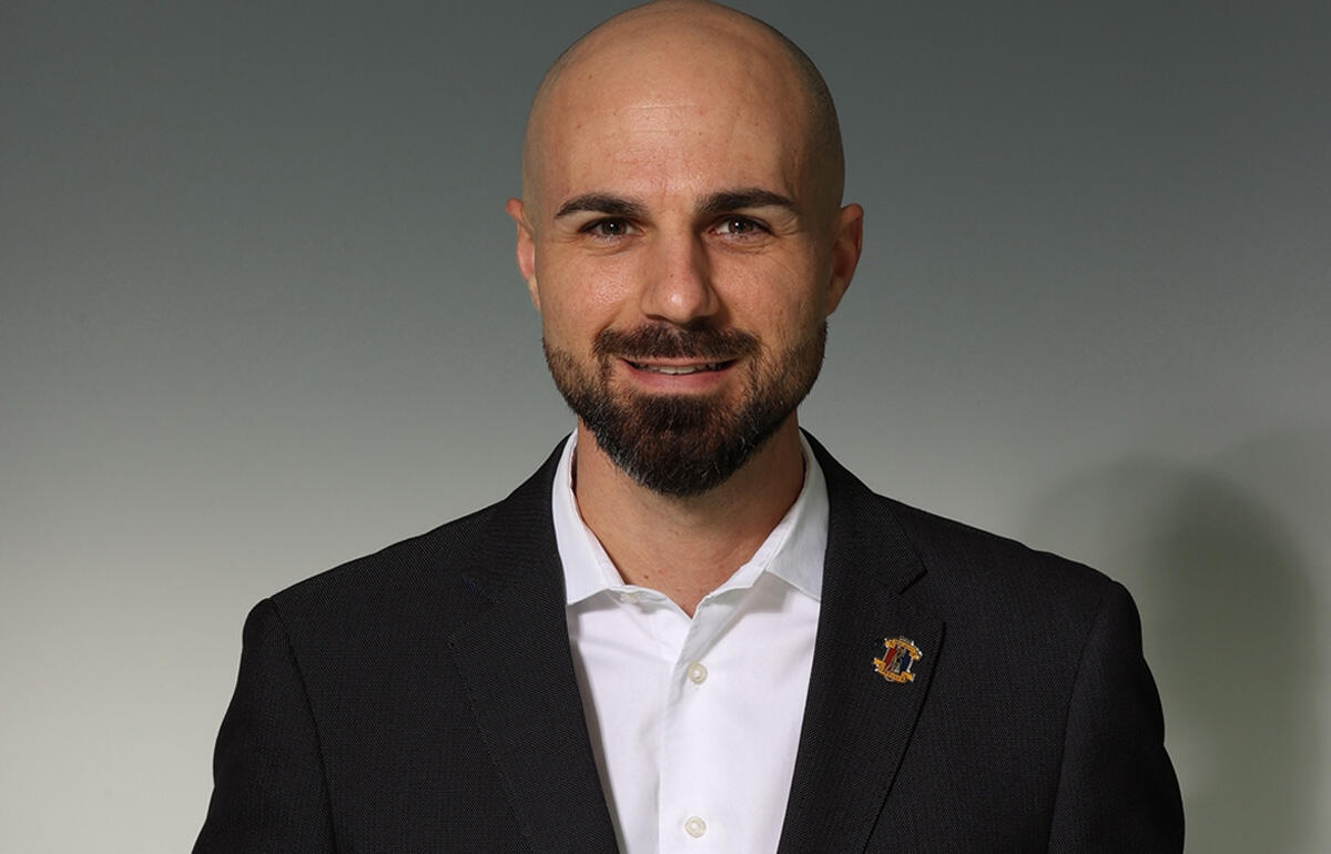 奈良で4年目の指揮を執るフリアン・マリン・バサロ監督