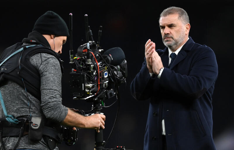 トッテナムがトンネルを抜ける。