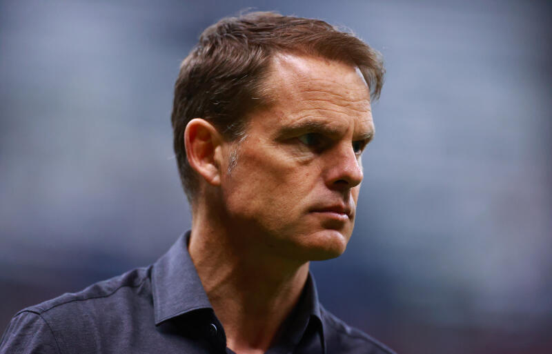 半年ほどで解任に。