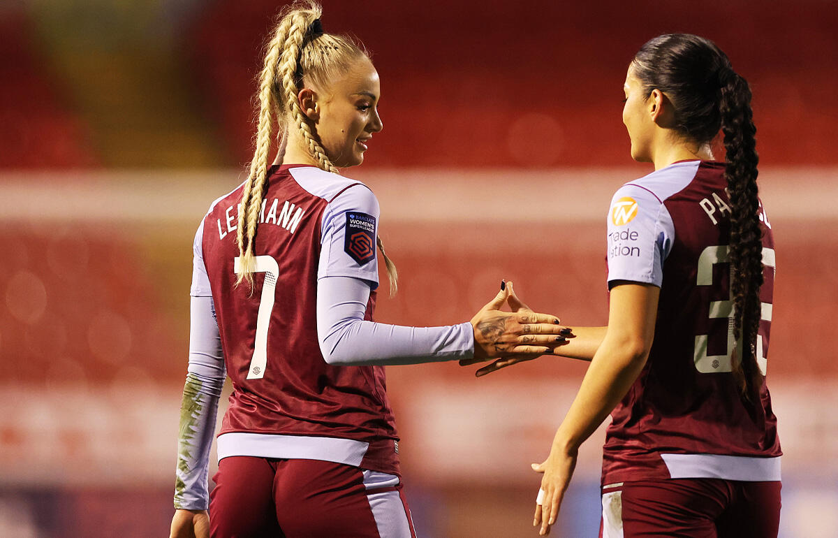 女子サッカー　セクシー 