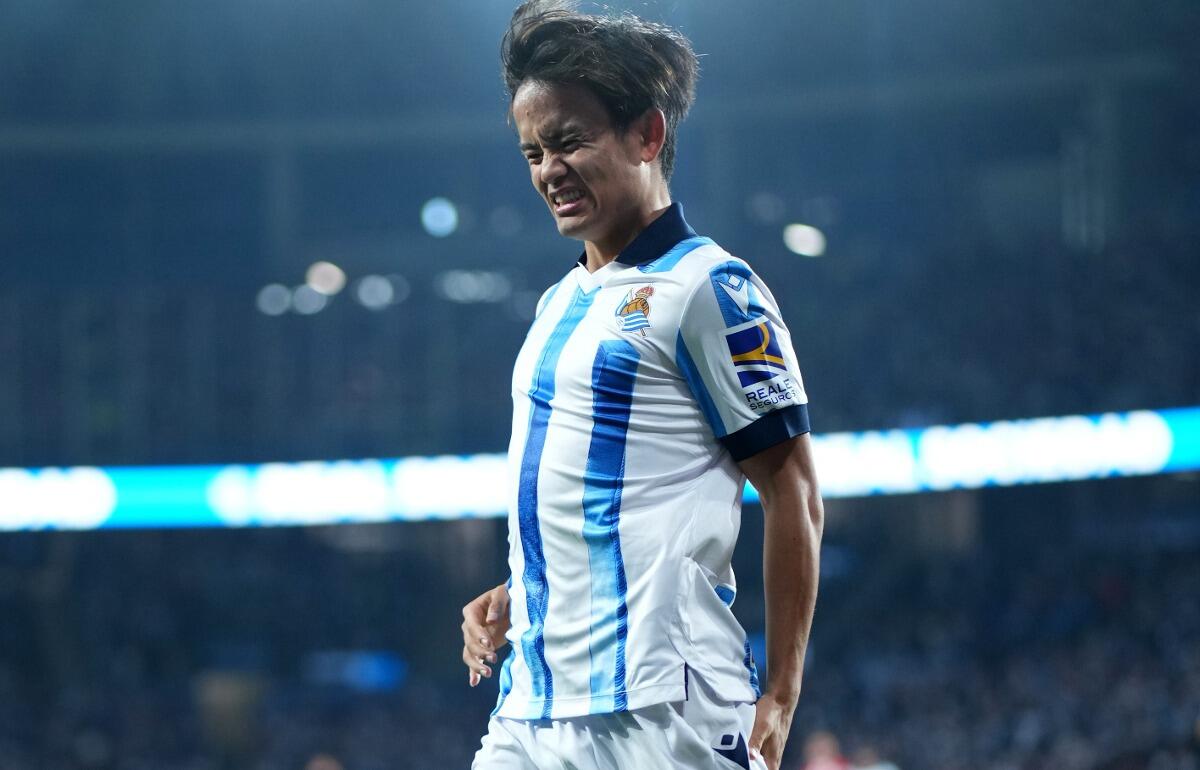 試合後に足を痛めてしまった久保建英