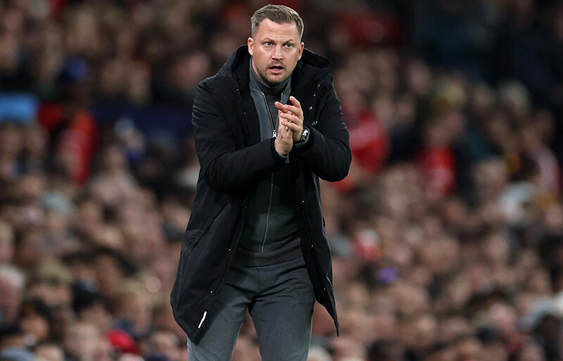 CL決勝トーナメント進出を決めたヤコブ・ニーストラップ監督