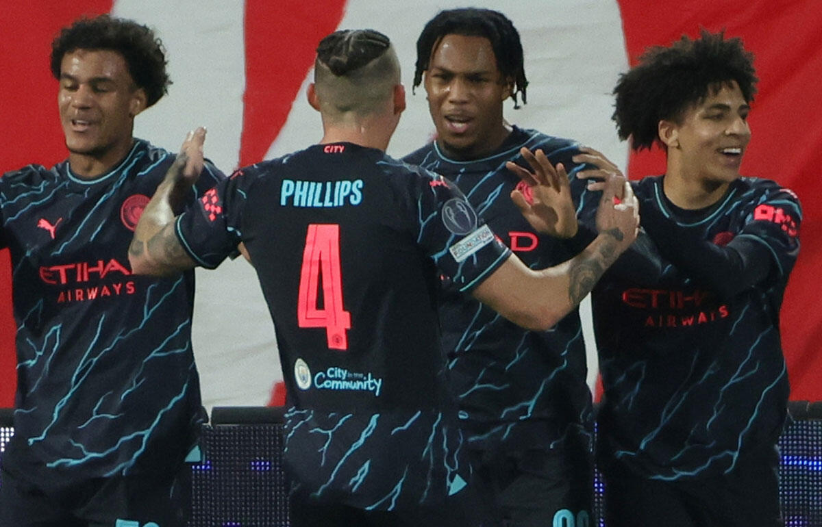 先制ゴールを決めたハミルトン(中央)