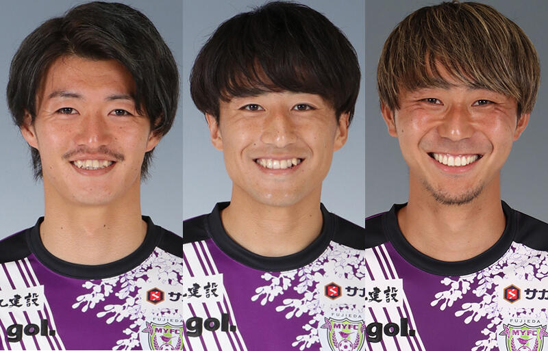 左からDF鈴木翔太、MF河上将平、FW中川風希