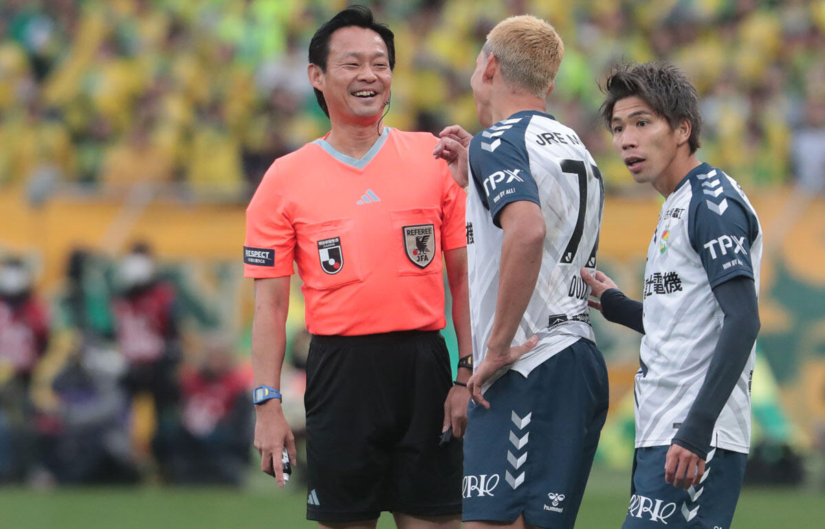Jリーグの舞台を去る松尾一審判員