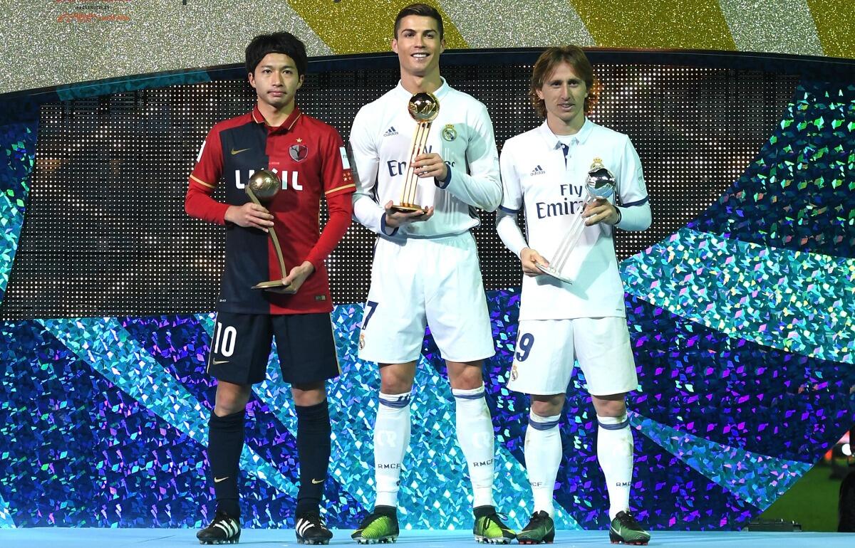 2016年のクラブW杯決勝で大活躍だった柴崎岳(左)