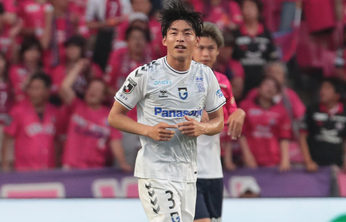 妻との2ショットを披露した半田陸