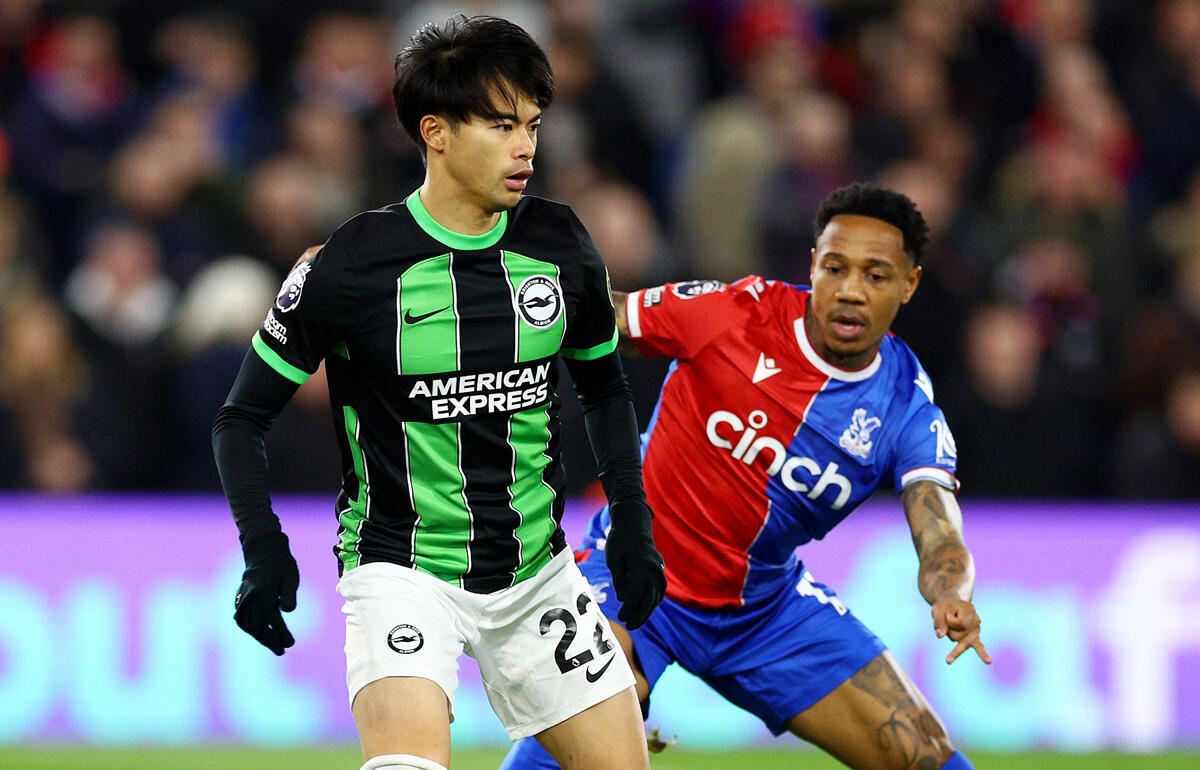 負傷交代した三笘薫