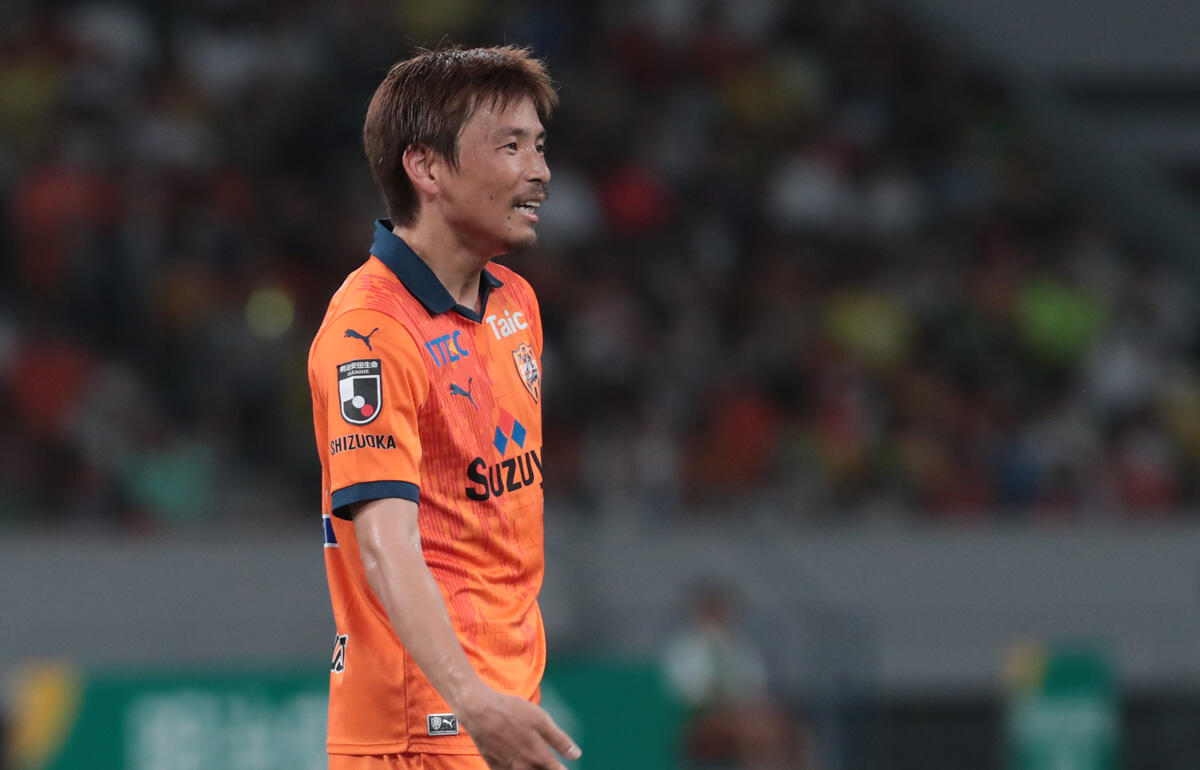 乾貴士が豪華な3ショットを披露