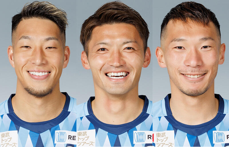 左からDF齊藤隆成、DF舘野俊祐、MF禹相皓