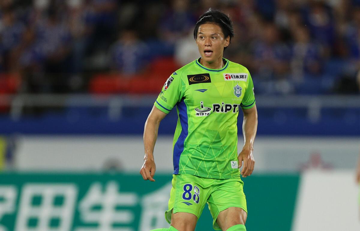 挙式を報告した湘南ベルマーレのMF小野瀬康介