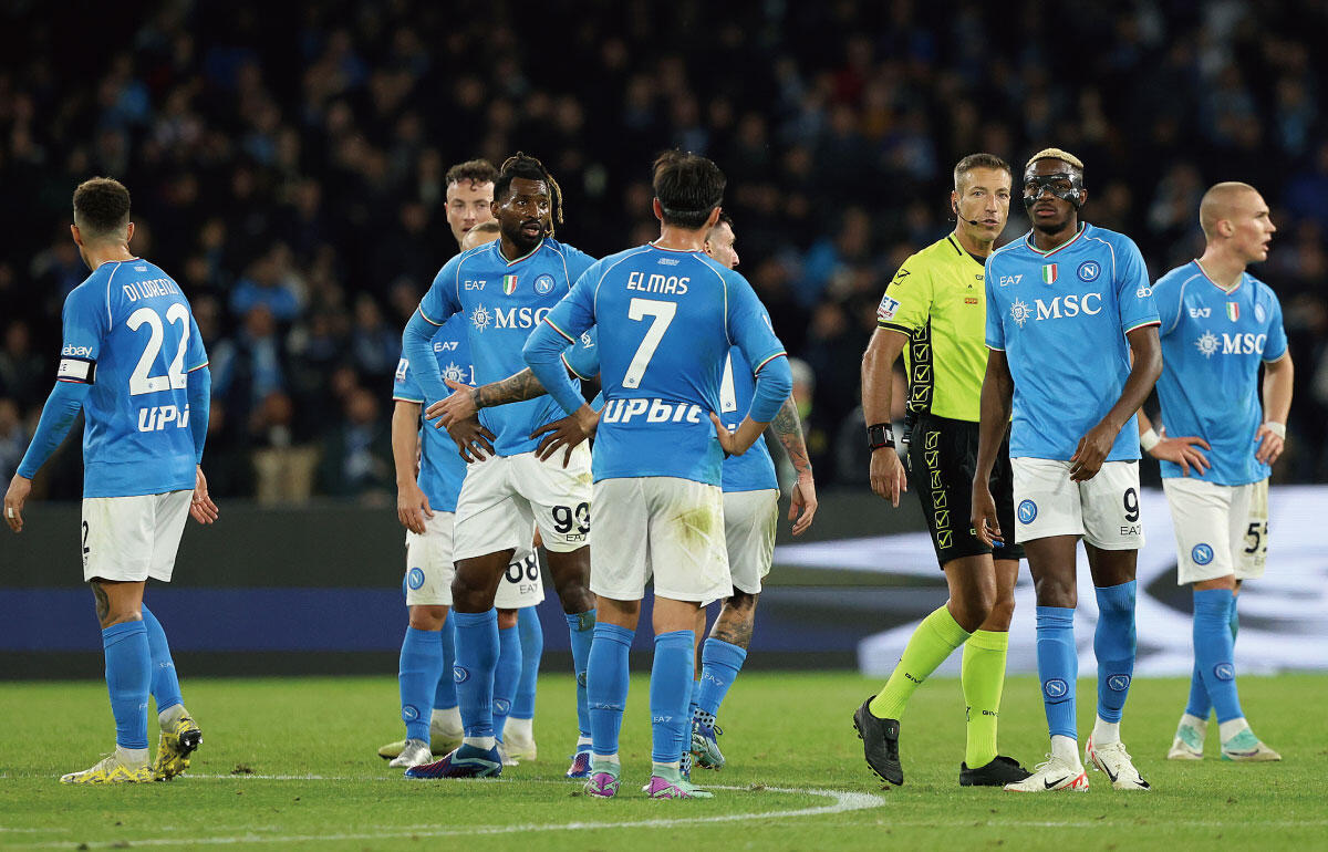 ナポリはセリエAで現在8勝3分け6敗の7位